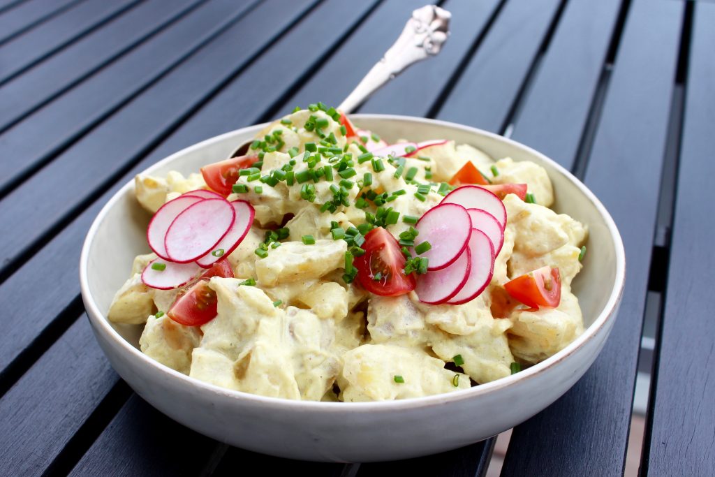 Sund kartoffelsalat med radiser og purløg