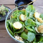 Kartoffelsalat med spinat og hvid quinoa