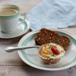 Morgenmadsmuffins æg skinke cherry tomat morgenbord opskrift