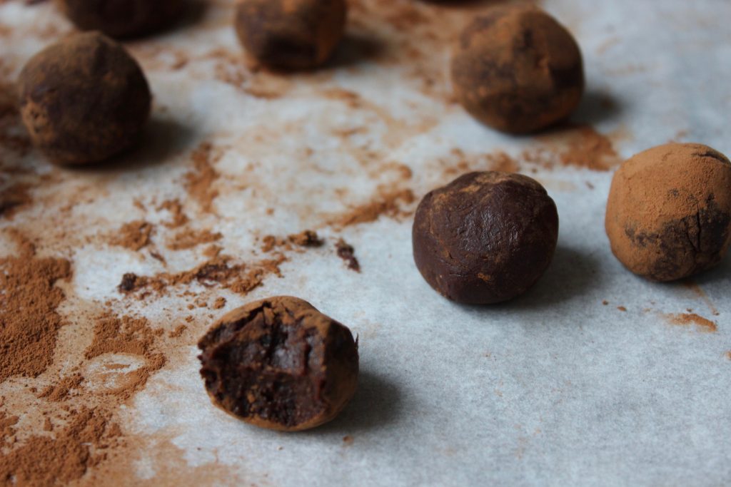 chokoladetrøfler lavet af sorte bønner