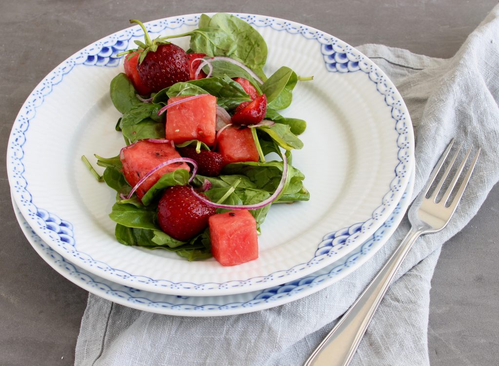Spinatsalat med jordbær og vandmelon