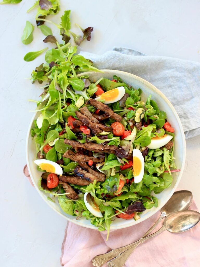 steaksalat med æg